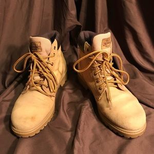 RUGGED OUTBACK BOOTS- Size 9